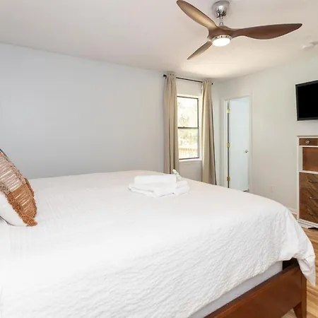 Cozy Single-story Near Pineville Hospital, Games Holiday home *