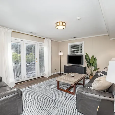Close 2 Southpark Pet Friendly W Fenced-in Yard Holiday home