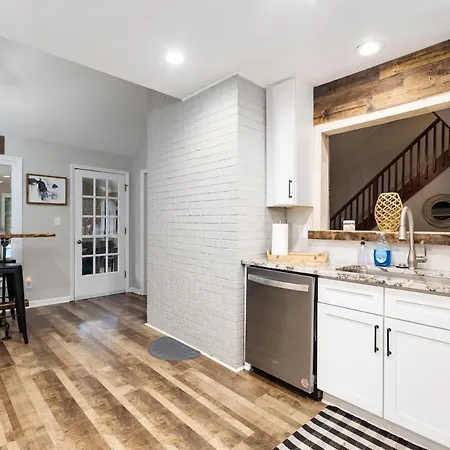 Holiday home Poolside Paradise In The Heart Of Charlotte
