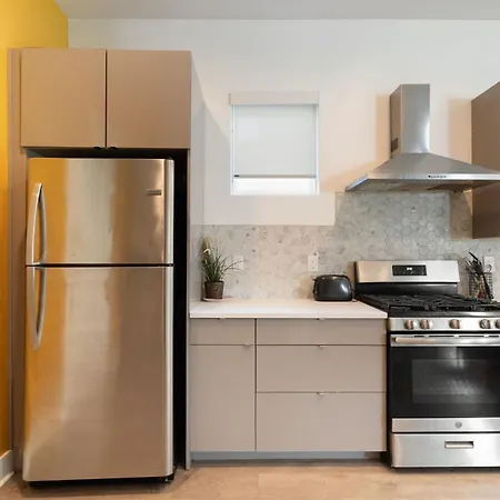 Charming 3br With Patio Holiday home Charlotte