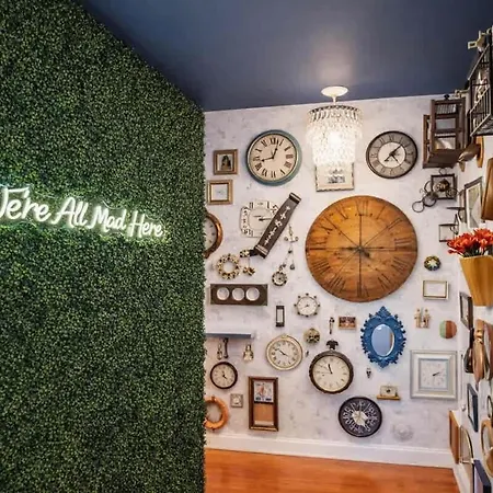 Holiday home Alice & Wonderland Wellness Themed Uptown Spot *