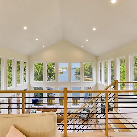 Hot Tub, Dock, Game Room! Stunning Wylie Holiday home Charlotte