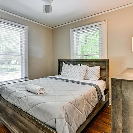 Duplex Close To Uptown And Sports *