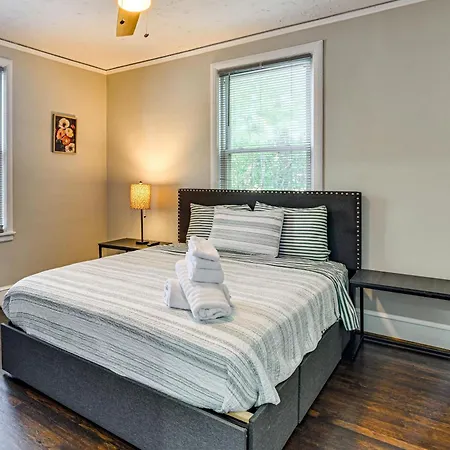 Prime Location Near Center Holiday home Charlotte