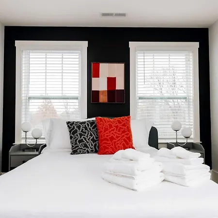 Radiant Urban Vacation Sanctuary Near Catawba River In North Carolina Holiday home *