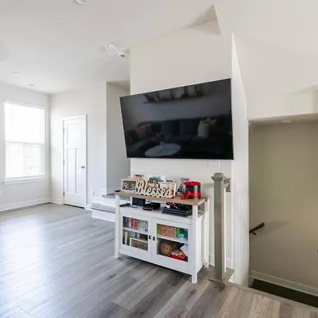 Private In Modern Townhome * Charlotte