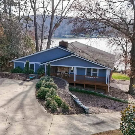 Holiday home Du - Lakefront Retreat Charlotte