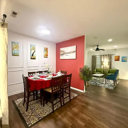 Luxe 3br 1 King 1 Queen Near Uncc & Concord Mills Holiday home *