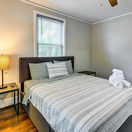 Prime Location Near Center Holiday home Charlotte