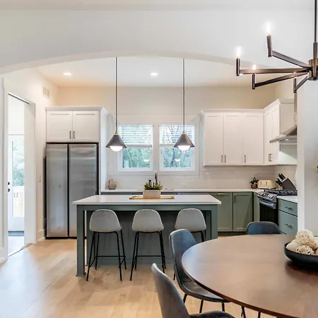 New Listing! 3br With King And Fenced In Yard *