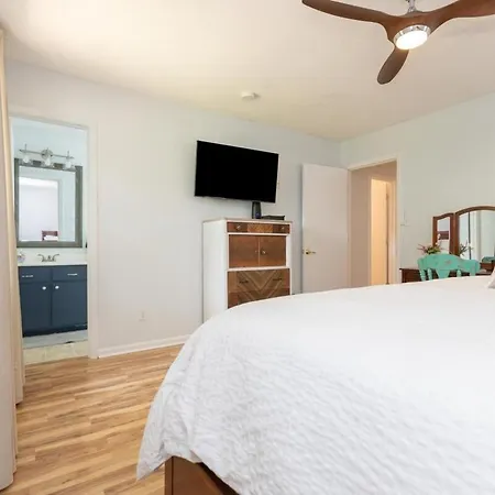 Cozy Single-story Near Pineville Hospital, Games Holiday home