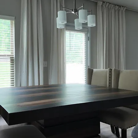 Modern Near Uptown Holiday home