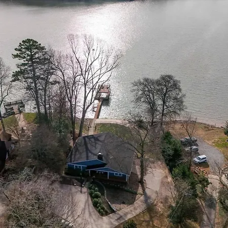 Du - Lakefront Retreat