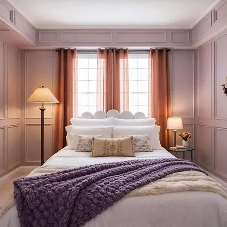 Alice & Wonderland Wellness Themed Uptown Spot Holiday home Charlotte