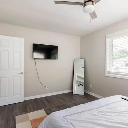 Escape W/ Spacious Yard Holiday home *