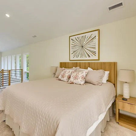 Hot Tub, Dock, Game Room! Stunning Wylie Holiday home