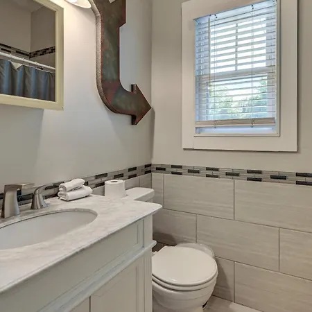 Holiday home Prime Retreat 1 Mi To Uptown!