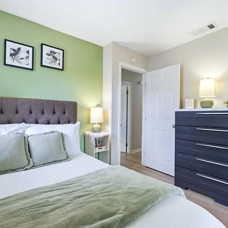 Uptown 3br Oasis - Ice Bath, Firepit, Private Yard