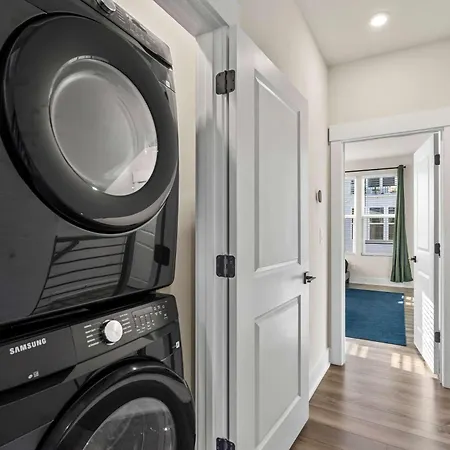 Holiday home 3br Townhouse King Bed Rooftop Uptown Clt