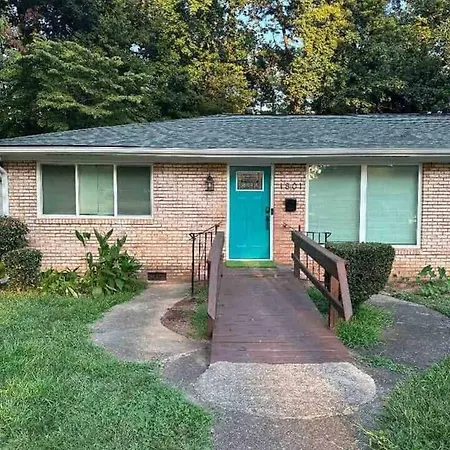 Holiday home Escape W/ Spacious Yard