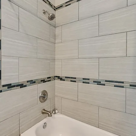 Prime Retreat 1 Mi To Uptown! Holiday home *