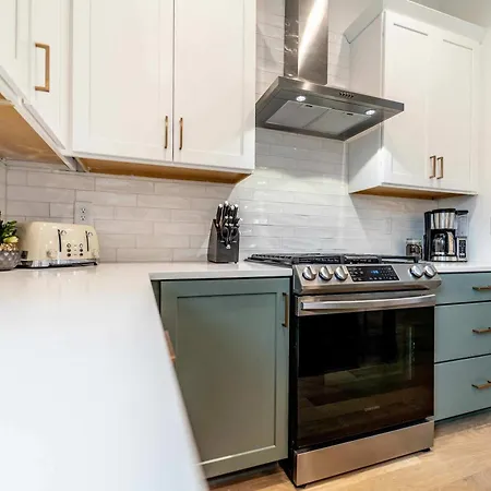 Holiday home New Listing! 3br With King And Fenced In Yard *