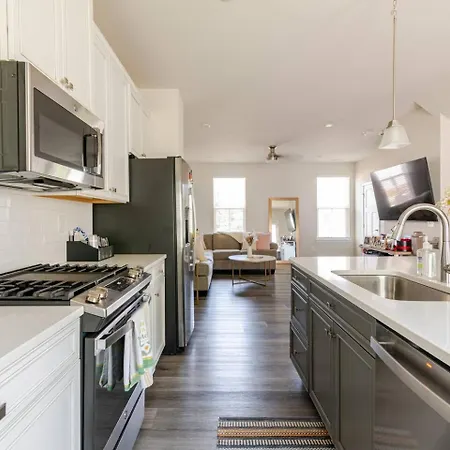 Homestay Private In Modern Townhome