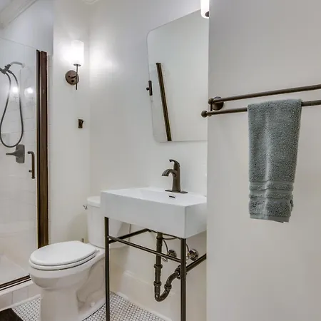 Walk To Dtwn! Historic & Elegant Gem In Holiday home Charlotte