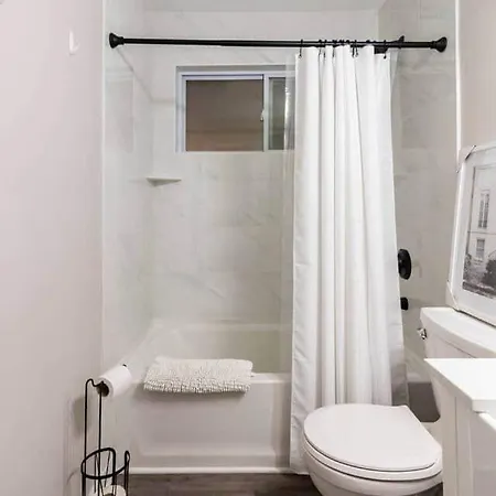 Escape W/ Spacious Yard Holiday home Charlotte