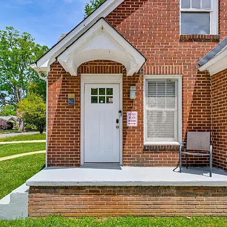 Duplex Close To Uptown And Sports