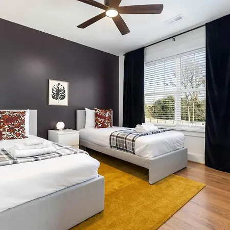 Luminous Urban Vacation Haven Near Catawba River In North Carolina Holiday home Charlotte