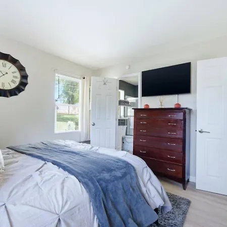 Uptown 3br Oasis - Ice Bath, Firepit, Private Yard Holiday home Charlotte