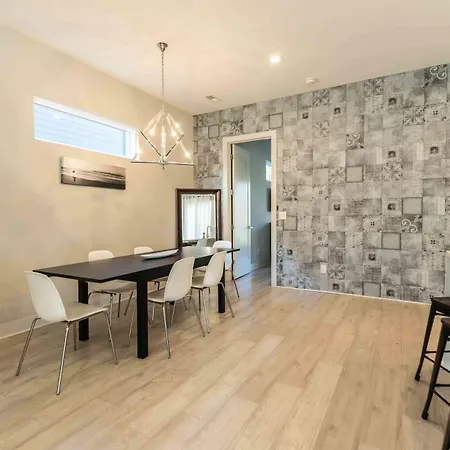 Holiday home Family-friendly 4br W Bunk Beds & Outdoor Grill