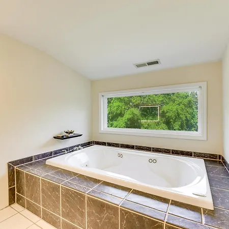 Hot Tub, Dock, Game Room! Stunning Wylie Holiday home Charlotte
