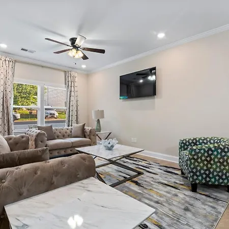 Holiday home Away Near Uptown & Airport With Fenced Yard Charlotte