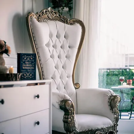 Alice & Wonderland Wellness Themed Uptown Spot Holiday home Charlotte