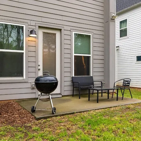 Spacious King Ste*pool Table*mins To Noda & Uptwn!