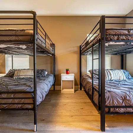 Family-friendly 4br W Bunk Beds & Outdoor Grill Holiday home *