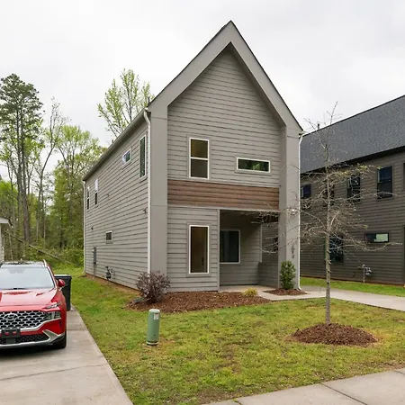 Spacious King Ste*pool Table*mins To Noda & Uptwn!
