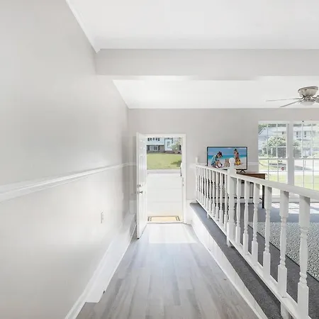 Large Group Paradise - Blocks From Uncc Holiday home *
