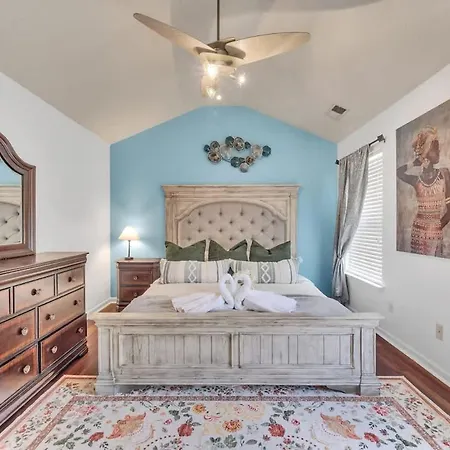 King Bed - Hot Tub - Fenced Yard - Near Carowinds Holiday home