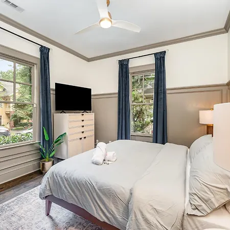 The Ultimate Escape - Midwood Hideaway With Hot Tub, Peloton, Games *