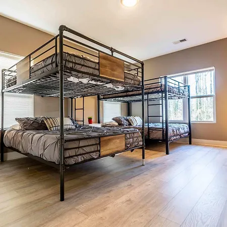 Family-friendly 4br W Bunk Beds & Outdoor Grill Holiday home *