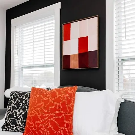 Holiday home Radiant Urban Vacation Sanctuary Near Catawba River In North Carolina Charlotte