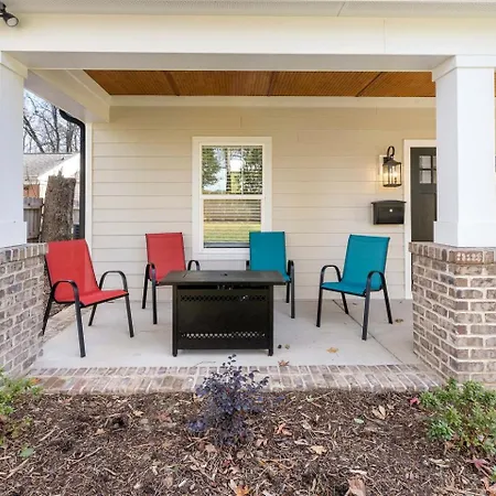 Holiday home Vibrant Urban Vacation Oasis Near Catawba River In North Carolina Charlotte