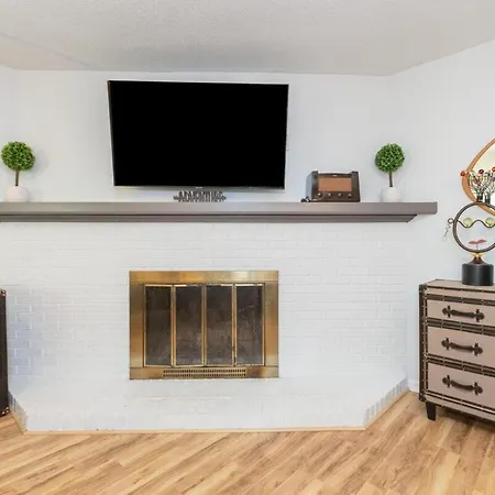 Cozy Single-story Near Pineville Hospital, Games Holiday home