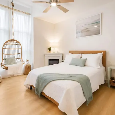 Holiday home Urban Retreat Walk To Stadiums & Uptown, Including Parking & Gym