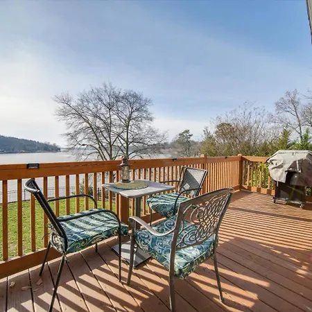 Du - Lakefront Retreat Charlotte
