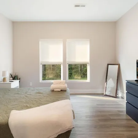 Charming 3br With Patio