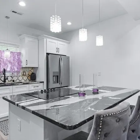 Holiday home New Near Motor Speedway, Concord Mills And Uncc Charlotte
